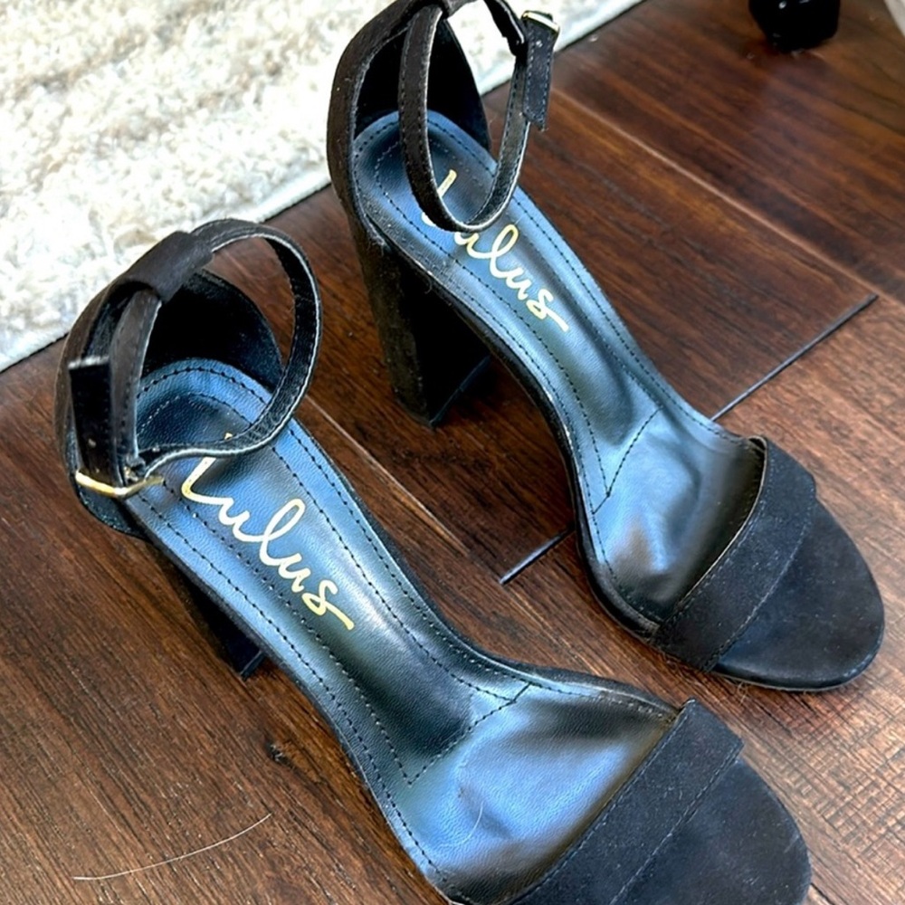 Black Lulu heels with strap